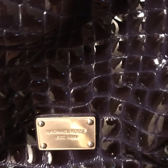 Micheal Kors Tote - Picture 2 of 4